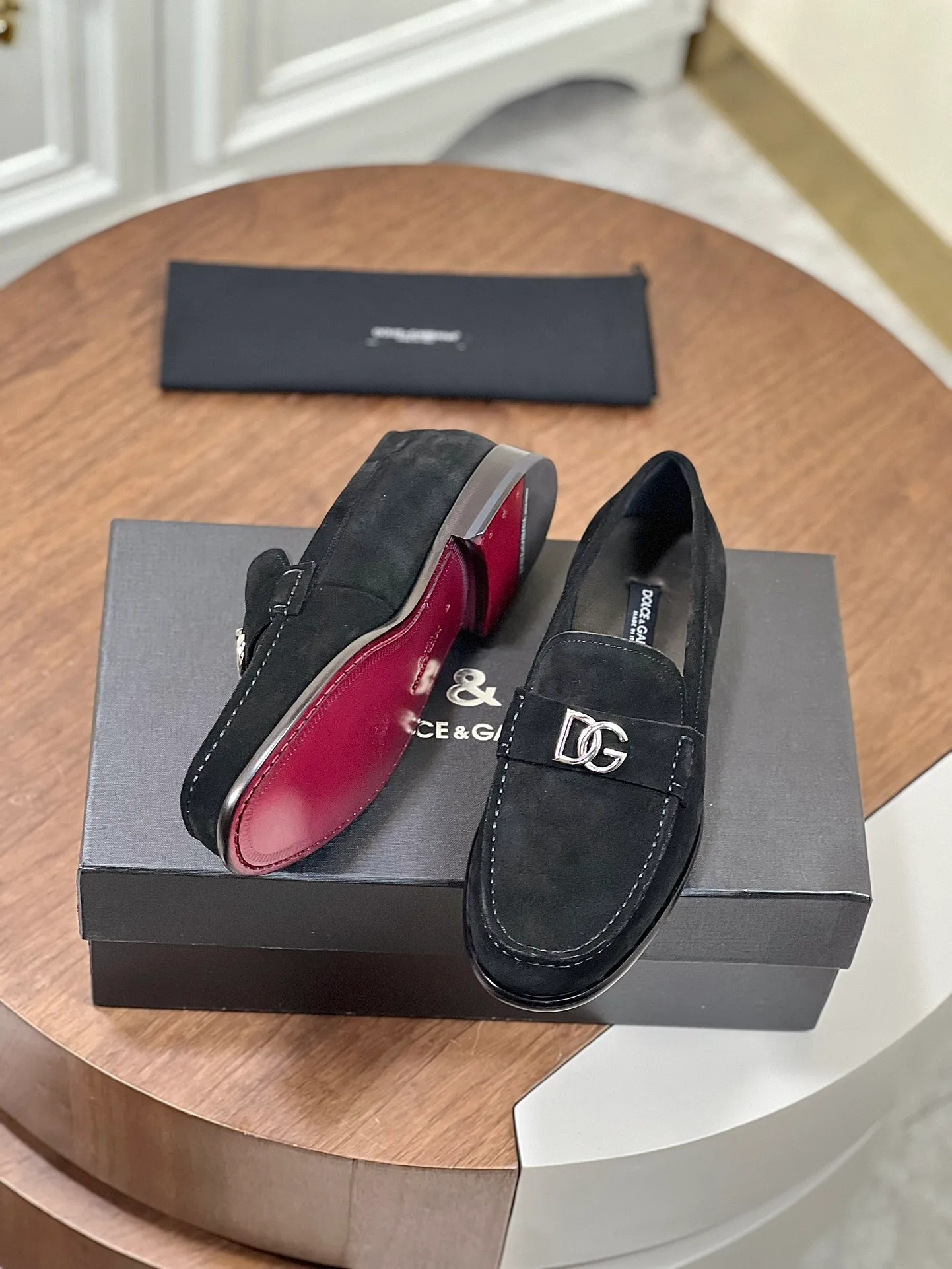 Factory price: 960💰••New product••Dolce&Gabb*_Dg high-end men's formal shoes and casual leather shoes. First-layer cowhide upper imported from Italy. You can see the leather texture at a glance. Breathable calfskin lining. High-end and luxurious leather outsole. Unique style. Finely crafted details! Size: 39-44 (38.45.46 customized)